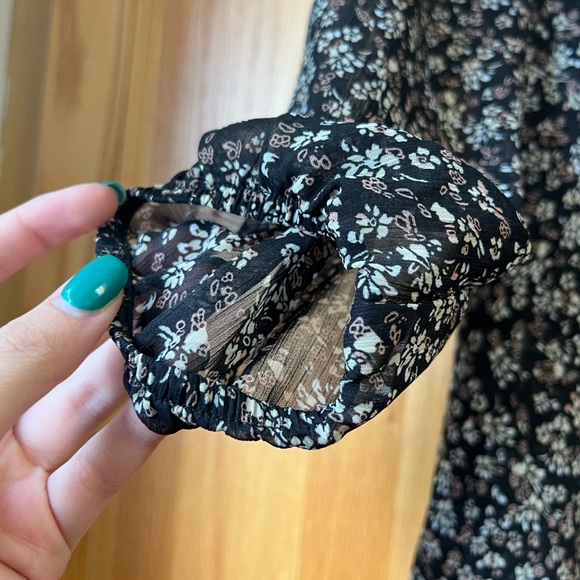 Black and Brown Floral Blouse - Picture 3 of 4